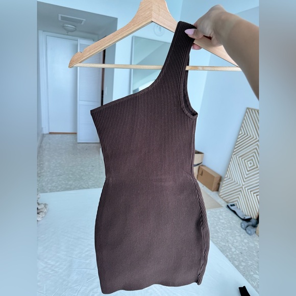 Aritzia dresses HAUL - Picture 9 of 12